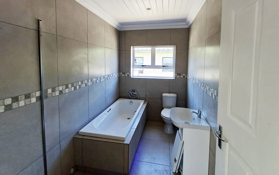 3 Bedroom Property for Sale in Palmiet Western Cape